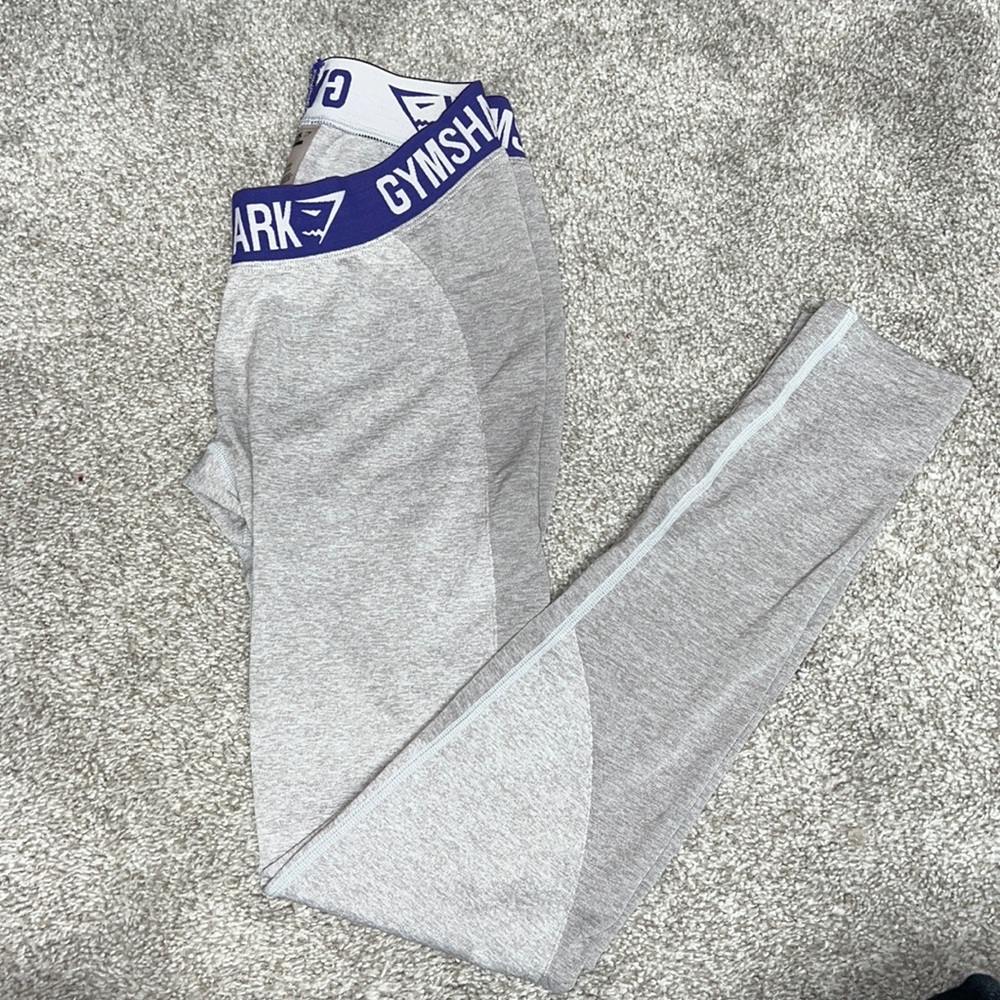 Gym shark leggings
